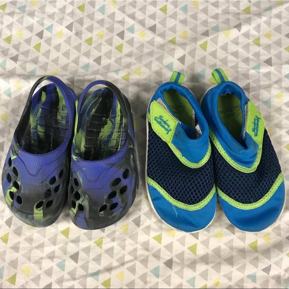 2 pairs of water shoes - 5/6